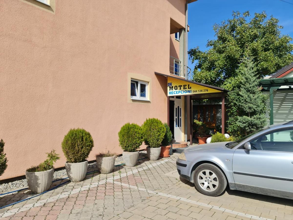 Holiday Ferizaj Bagian luar foto