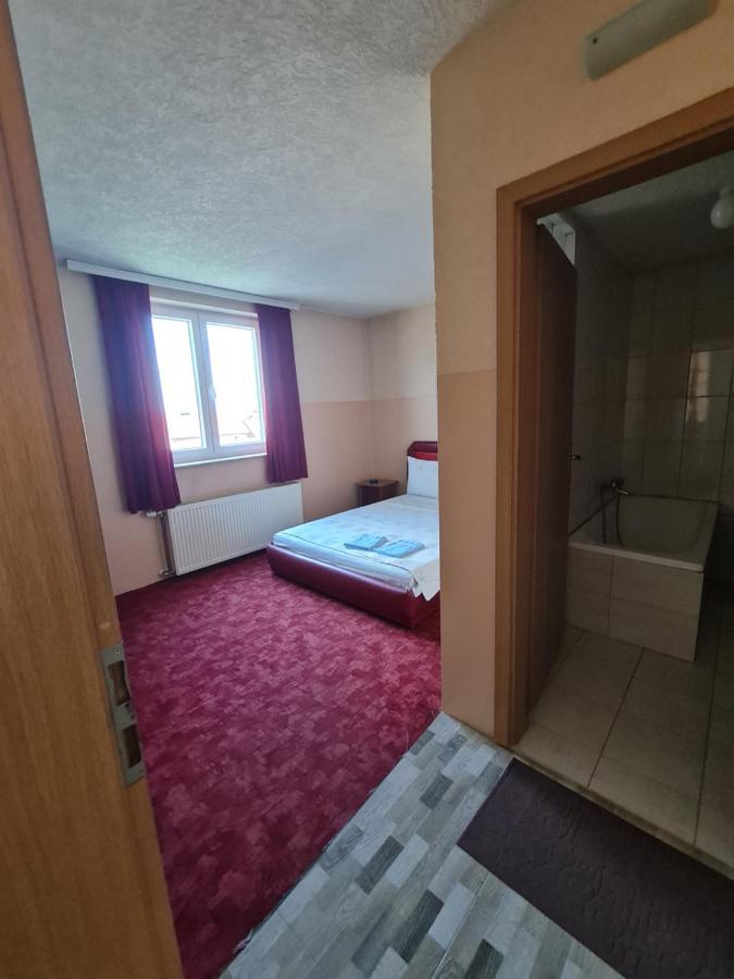 Holiday Ferizaj Bagian luar foto