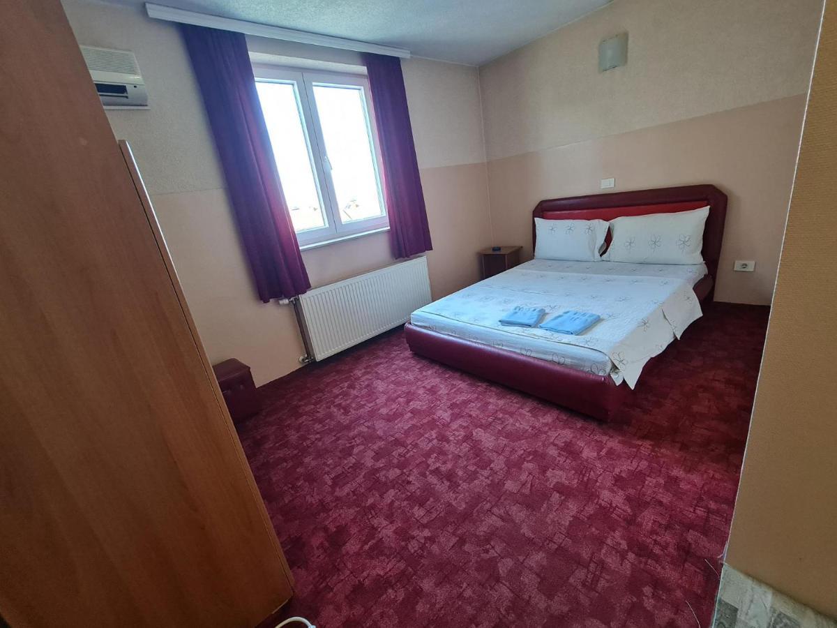Holiday Ferizaj Bagian luar foto